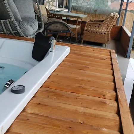 Bella Vista Nature House's